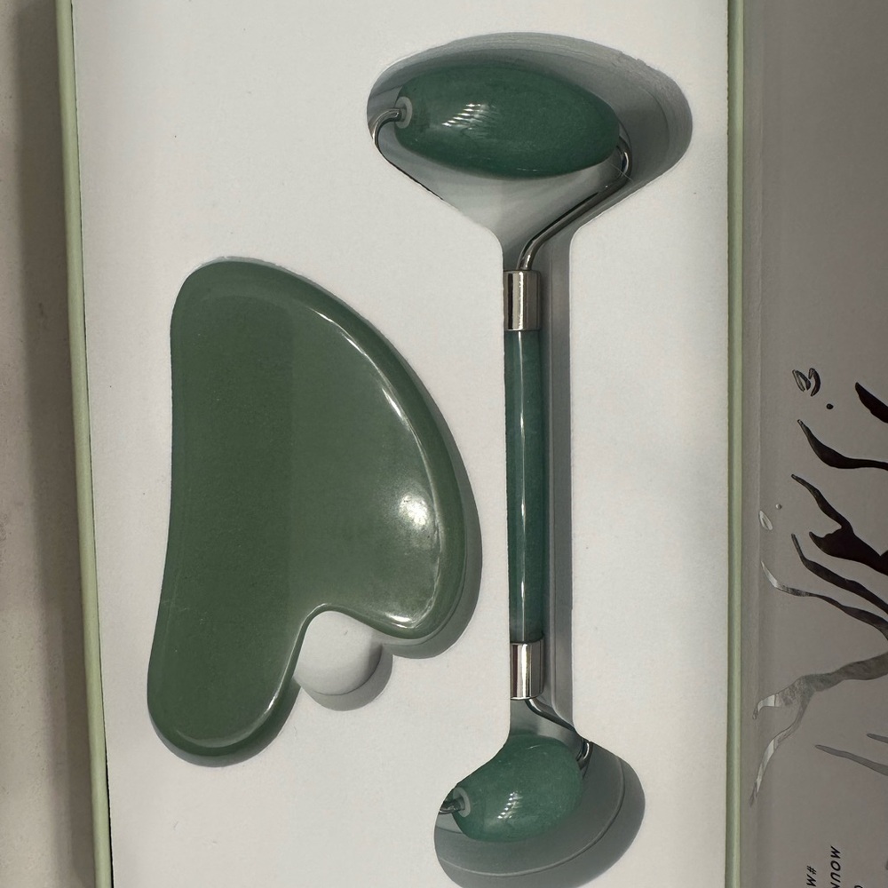 Green Facial Roller and Gua Sha Set